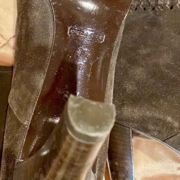 Coach fabulous brown suede heels boots, elegant style, size 7.5 - Picture 16 of 16